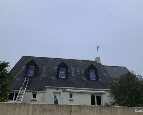 Maison possédant un toit en mauvais état à Couëron